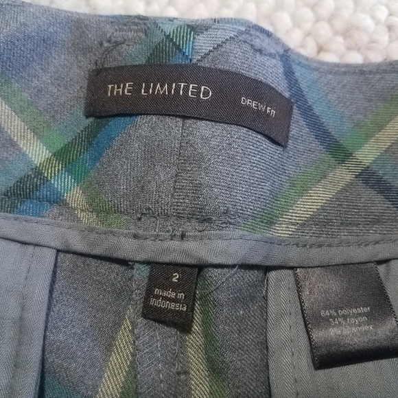 Limited Plaid Shorts 2 - Picture 2 of 3